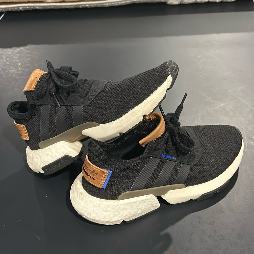 Men’s Size 7. Perfect condition. Adidas